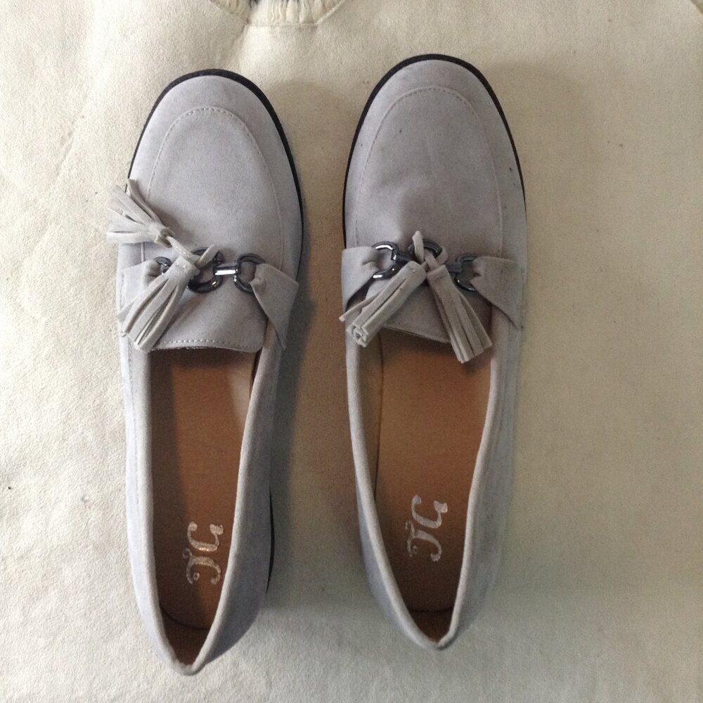 NWOT TG "Brinley" "11" Light Gray Sueded Horsebit/Tasseled Loafers.  Quite Lux